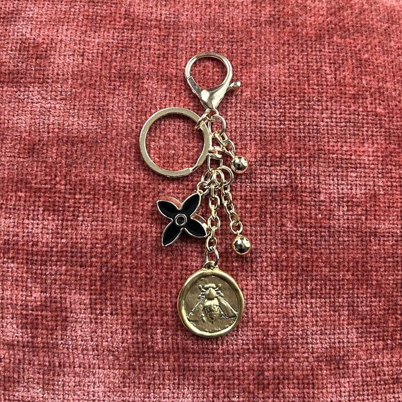 New QUEEN BEE Bag Charm Black and Gold Tone👸 - Picture 1 of 8